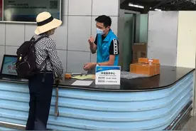 三亚寄往海口8瓶贵重酒碎了仨 收费210元未保价？律师：通过快递运输贵重物品一定要保价图片