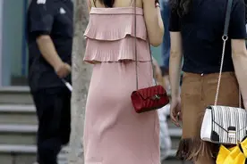 老茧、死皮、足跟开裂，丑到爆！用它一抹，40岁还是白嫩少女脚图片