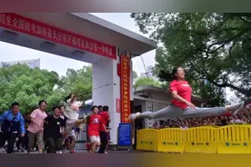 开心到劈叉的高考生学健美操十年：曾获世界亚军视频封面