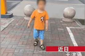 心疼！盲童学走盲道，却遇汽车拦路：请别占用盲道图片