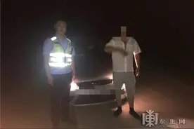 哥哥无证驾驶被罚，双胞胎弟弟揣着假证来救场图片