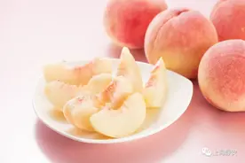 桃子上插一根牙签，原来还有这种作用图片