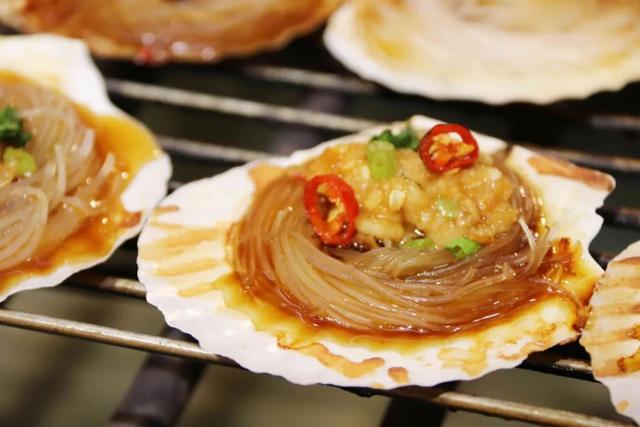 不限时！不限量！高性价比海鲜自助！海鲜、火锅、烤肉……300+菜品无限畅吃