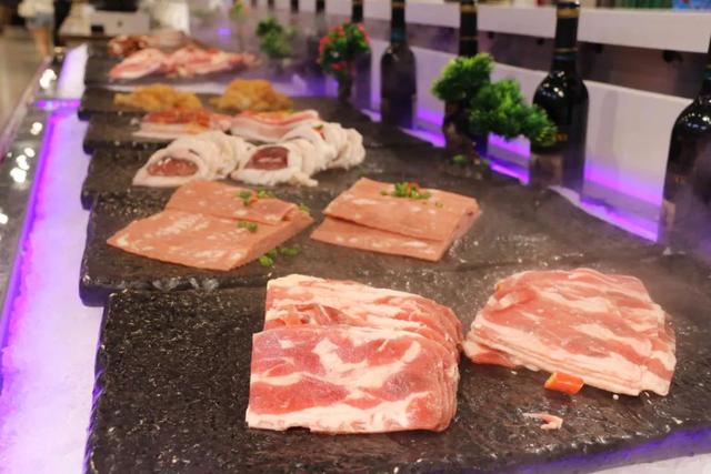 不限时！不限量！高性价比海鲜自助！海鲜、火锅、烤肉……300+菜品无限畅吃