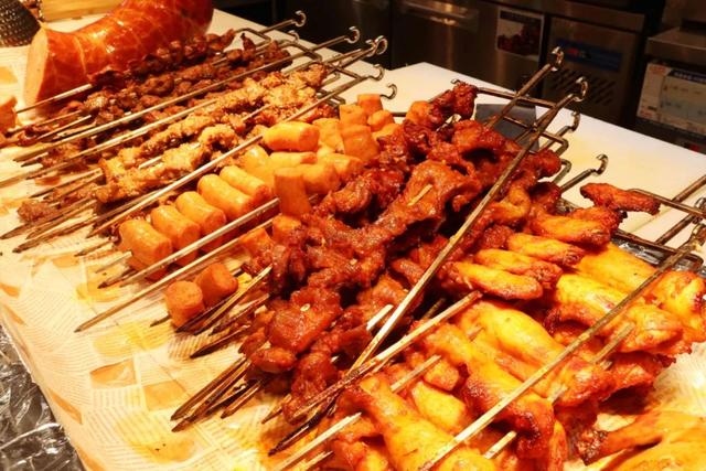 不限时！不限量！高性价比海鲜自助！海鲜、火锅、烤肉……300+菜品无限畅吃