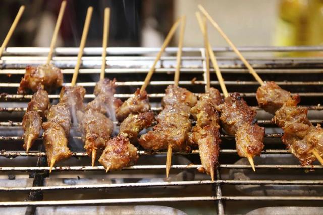 不限时！不限量！高性价比海鲜自助！海鲜、火锅、烤肉……300+菜品无限畅吃