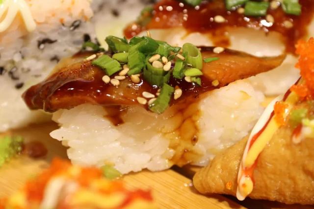 不限时！不限量！高性价比海鲜自助！海鲜、火锅、烤肉……300+菜品无限畅吃