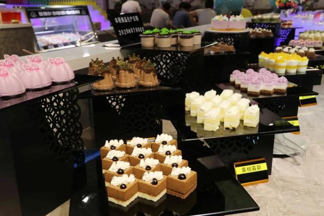 不限时！不限量！高性价比海鲜自助！海鲜、火锅、烤肉……300+菜品无限畅吃