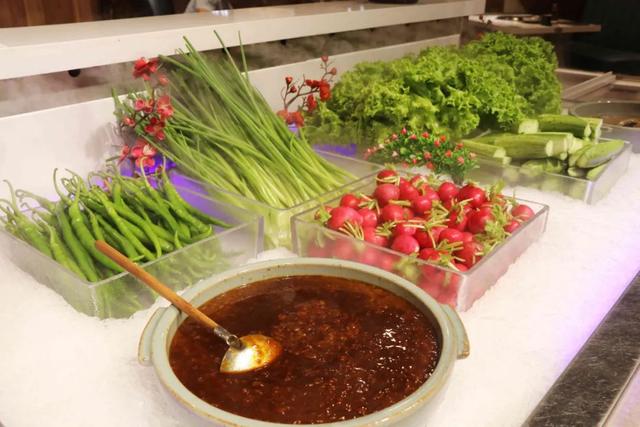 不限时！不限量！高性价比海鲜自助！海鲜、火锅、烤肉……300+菜品无限畅吃