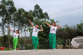 广东清远跳曳步舞夫妻：丈夫患重病手术后学舞，自创舞步组起舞队图片