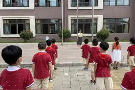 瀚城小学举行散学典礼图片