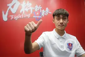 上游专访｜重庆当代“跳级生”胡兴雨的故事：从小在奥体看重庆队比赛长大，最喜欢的球员是吴庆和黄希扬图片