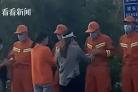 “高考生给执勤消防员送水”后续：“尴尬”的他笑了……图片