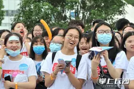 组图 | 毕业大趴！万名高考生齐聚长沙世界之窗图片