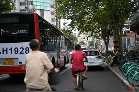 欠费超百万元！共享汽车长期占据临时占道停车场，乘客开走还要先垫付停车费图片