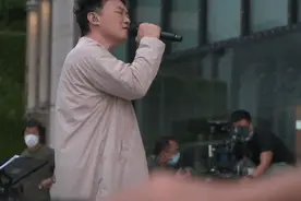 “史上最早营业”的演唱会开唱！“陈奕迅忘词”上热搜，评论亮了图片