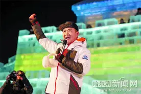 冰城“左右哥”，爱流量更爱正能量图片