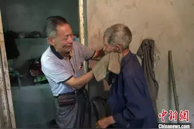 浙江景宁一村民坚守36年 用大爱照顾精神疾病患者图片