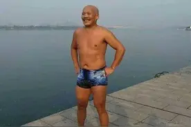 67岁大爷一口气救4个年轻人 网友：大爷超棒图片