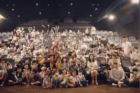 贾静雯包场请霍建华侯佩岑等看电影，但闺蜜林心如和女儿未现身图片