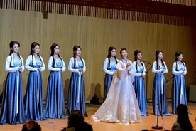 古诗、古曲、古风、古韵，歌唱家方琼带来一场特殊音乐会图片