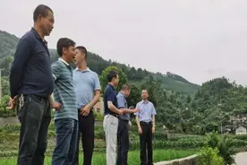 道真：“两长”汛期查看防洪安全图片