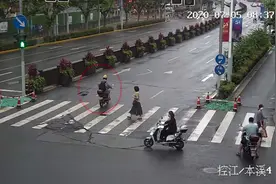 疯狂！上海一摩托车连闯6个红灯，还有套牌等违法……记63分罚款7900元图片