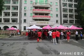 湖北省1.6万人在武汉船院赶考技能高考，比去年增加3287人图片