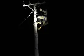 暴雨中4条10千伏线路危在旦夕，4小时紧急抢修让村民迎来“光明”图片