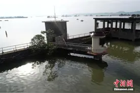 鄱阳湖堤岸守护见闻：24小时不间断巡视图片