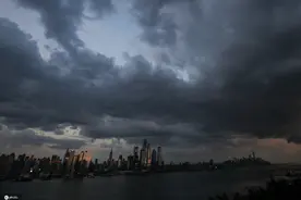 黑云压城城欲摧 纽约曼哈顿天空乌云密布图片