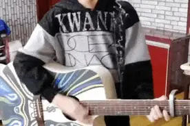 13岁盲童自学乐器，会154首歌！网友：让人听到流泪图片