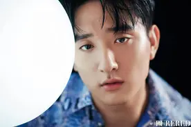 于小彤身着休闲装 酷劲十足图片