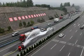 河南专项治理液体危险货物罐车 多地开展高速公路危化品运输应急处置演练图片