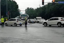 51秒丨潍坊中考开考首日：考点管理措施“升级”陪考家长数量明显减少图片