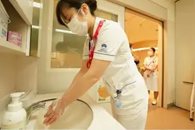 日本一家医院400多名护士请辞：疫情加重 奖金全扣图片