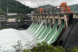 南方多地为啥雨下个没完？与1998年相比有啥异同？权威解读来了图片