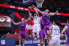 纵观CBA｜外援空砍74分，这就是网友说的“一打九”图片