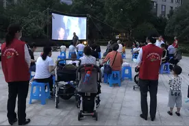 新时代文明实践｜江心洲绿园社区放起“露天电影”图片