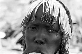 非洲世外桃源——唇盘族图片