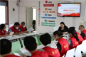 文登区用7000余份“清风包”敲响党员干部“家门”图片