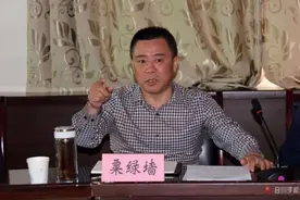 任职副主任超11年，粟绿墙被查图片
