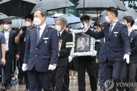 刘晨：朴元淳已死，但“逝者政治”不会放过他图片