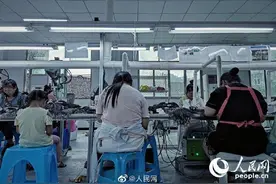 萌娃陪伴下的脱贫路，不再有分离之苦图片