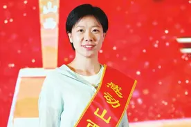 独臂女孩，一路奔跑冲向前图片