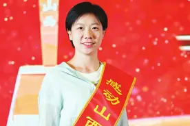 独臂女孩，一路奔跑冲向前图片