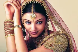 “世界最美女人”、宝莱坞女星及家人感染新冠图片