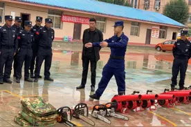 面对突发森林火情扑火队员该怎么做？这场战术演练讲懂了图片