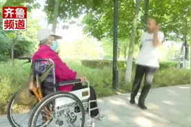 57岁大叔学鬼步舞给83岁母亲解闷：妈妈养大我不容易图片