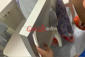 卡桌子、卡文件夹、卡滑梯、卡玻璃门……没有“熊孩子”不能卡的地方图片